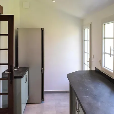 Apartment 3 Bedroom In